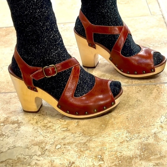 UGG NADIA STRAPPY BOHO WOODEN PLATFORM HEELS SIZE 9 - Picture 4 of 16